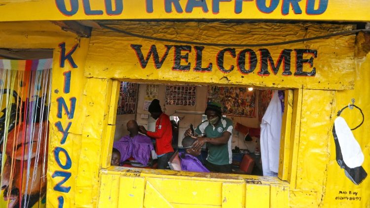 Dieser Friseursalon im Slum Kibera (Nairobi) ist trotz Corona weiter aktiv