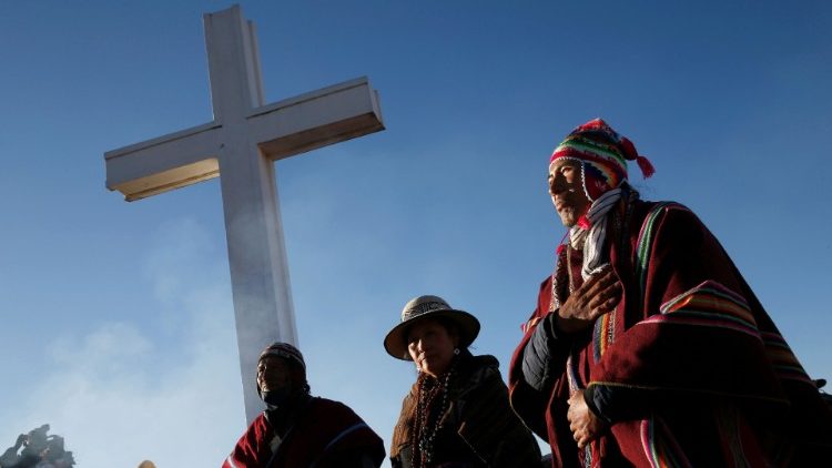 Indigenous groups ring in the Aymara New Year keeping social distancing measures