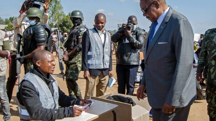 Il voto del presidente uscente Peter Mutharika