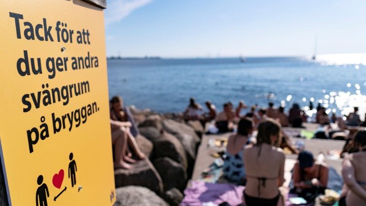 Schweden in Zeiten von Coronavirus (auf dem Bild sind Menschen in Malmö)