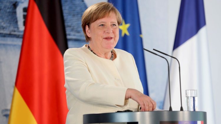 La chancelière allemande Angela Merkel lors d'une rencontre avec Emmanuel Macron au château de Meseberg , en Allemagne, le 29 juin 2020