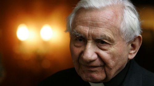 Elhunyt Georg Ratzinger prelátus, az emeritus pápa paptestvére