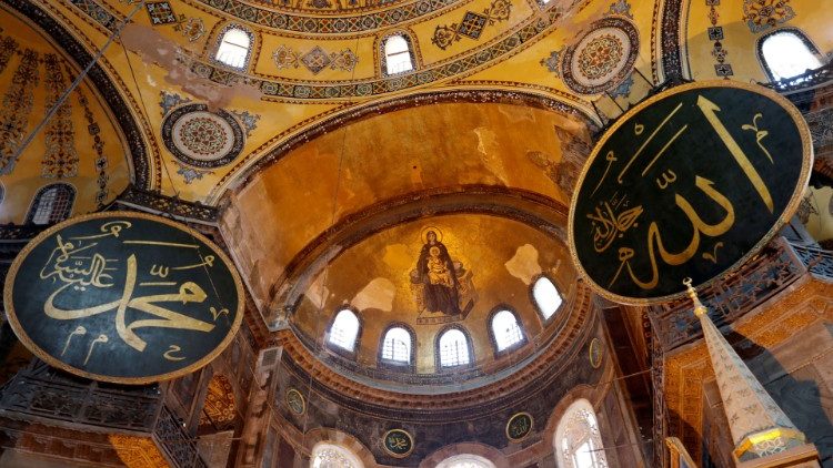 Вътрешен изглед на "Света София", обект на световното културно наследство на ЮНЕСКО.