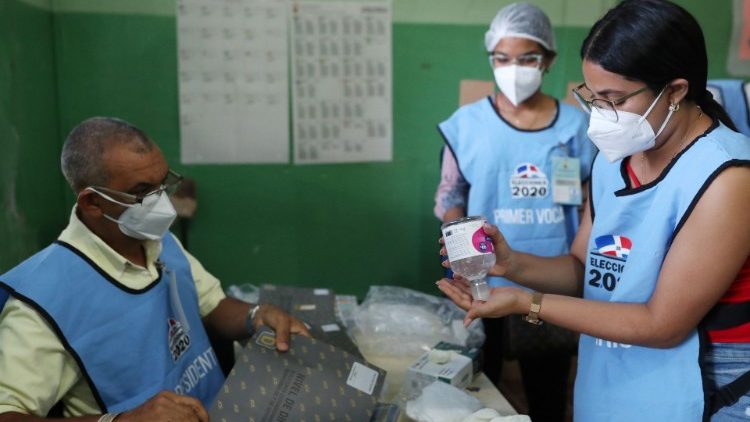 Jour de vote en République dominicaine malgré la progression de la pandémie