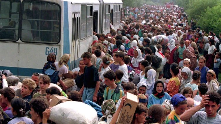 बोज़निया में 1995 में 8000 बोज़नियाई पुरुषों की हत्याकाण्ड के बाद शर्णार्थियों की दशा