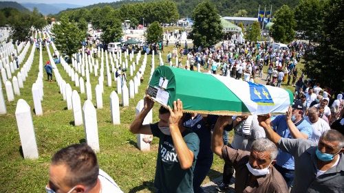 Srebrenica, 25 anni dopo il mondo piange e assicura: “Mai più genocidi"