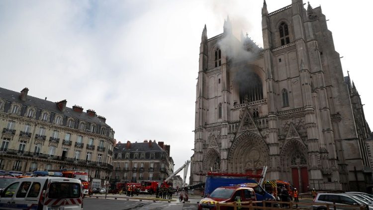 Požár katedrály sv. Petra a Pavla v Nantes