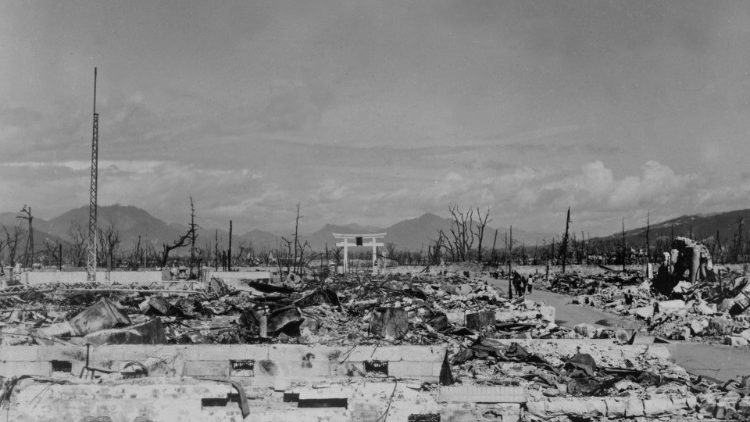Devastazione causata dall'ordigno nucleare a Nagasaki