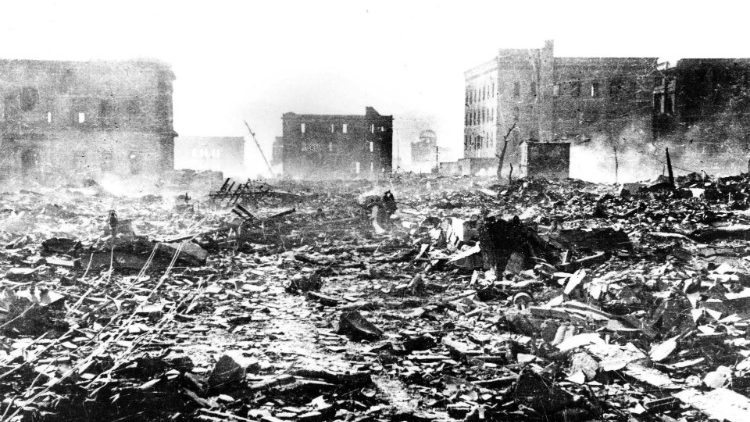 Fotografia scattata ad Hiroshima all'indomani dell'esplosione della bomba atomica
