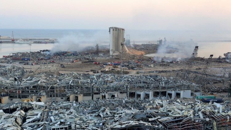 Área do porto da capital libanesa onde ocorreu a explosão