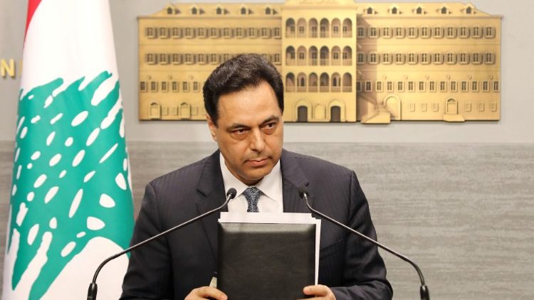 Il Primo Ministro, Hassan Diab, annuncia con un discorso in televisione le dimissioni del governo 