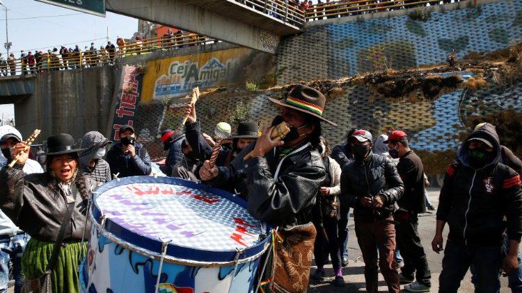 Des partisans d'Evo Morales à un barrage d'El Alto, en périphérie de La Paz en Bolivie.