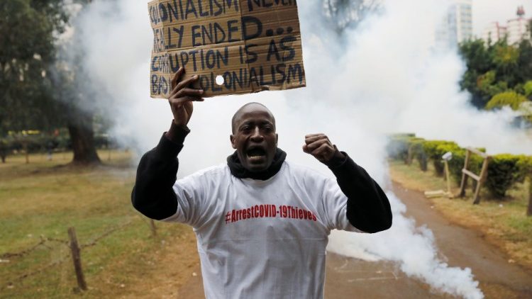 Korruptionsvorwürfe in Kenia: Die Regierung setzt gegen Protestanten Tränengas ein 