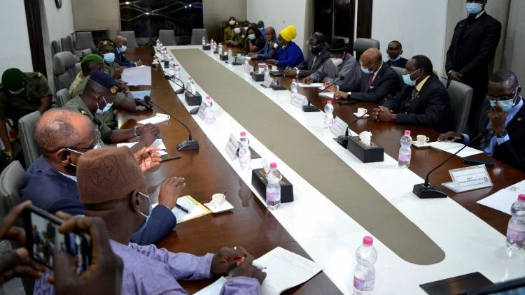 ECOWAS mediators meet with Mali junta 