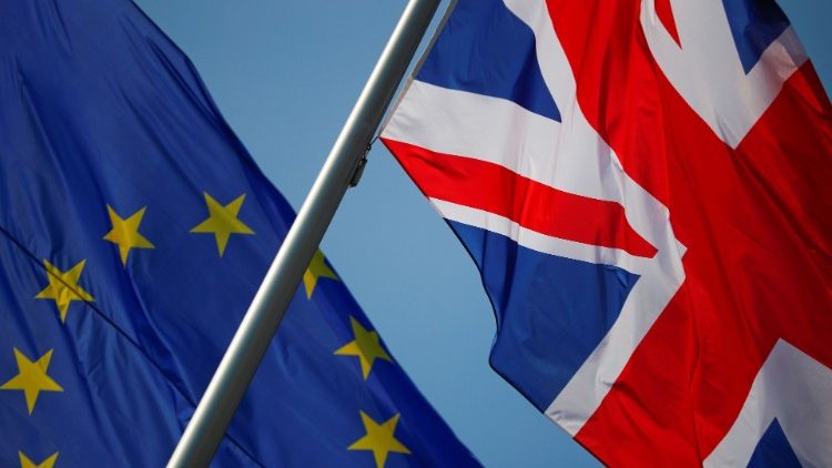Le bandiere di Unione europea e Regno Unito
