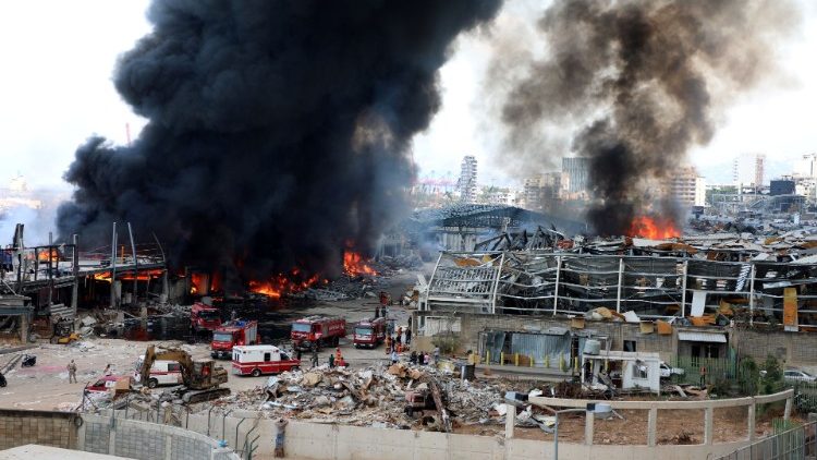 Le immagini dell'incendio a Beirut (Reuters / Mohamed Azakir)