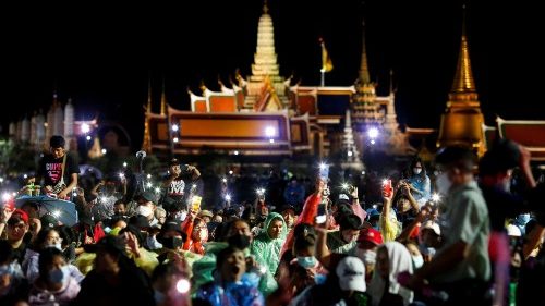 Thailandia: ancora proteste contro il governo a Bangkok
