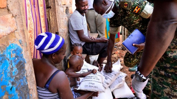 Verteilungsübung der Regierung an die von der Abriegelung betroffene Zivilbevölkerung in Kampala