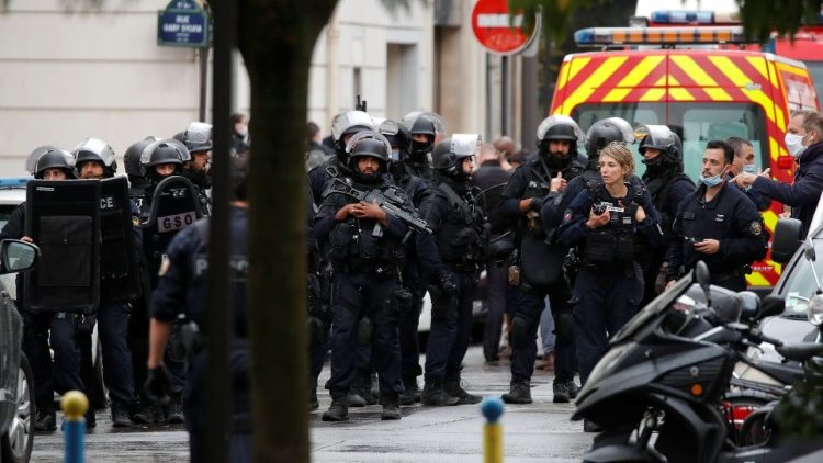 Operazioni di Polizia nel luogo dell'attentato (Reuters / Charles Platiau)