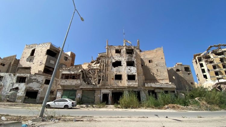 리비아의 파괴된 건물들