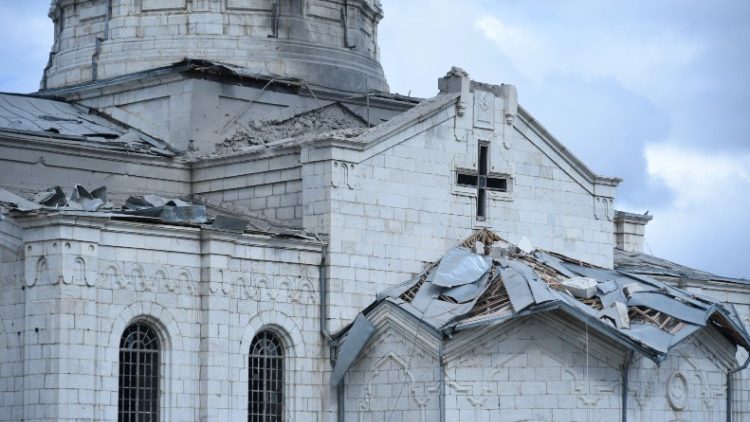  Армения обвини Азербайджан в обстрел на историческа катедрала в Нагорни Карабах „Газанчецоц“ ("Христос Спасител") в град Шуша.