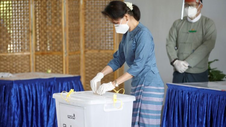 Elezioni in Myanmar: il voto di Aung San Suu Kyi