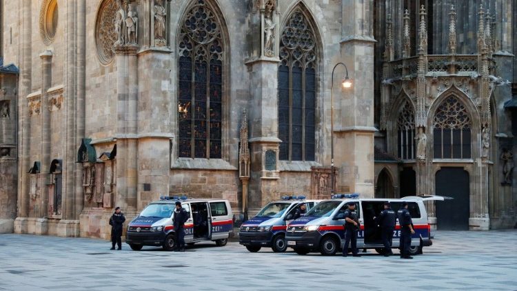 Полиция в центъра на Виена след вчерашното терористично нападение. 3.11.2020