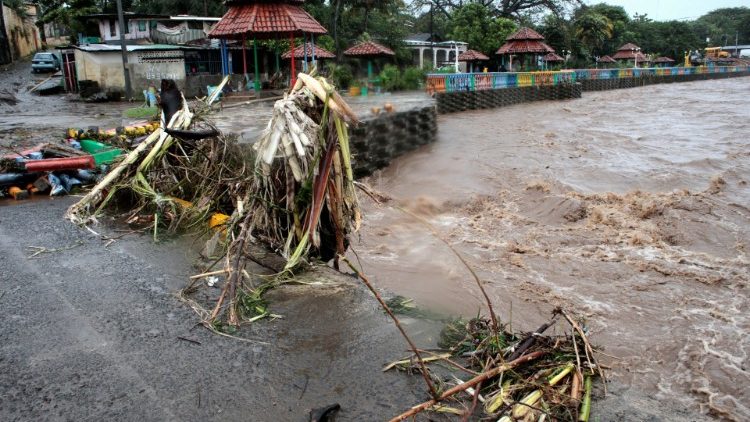 Coste del Nicaragua dopo il passaggio dell'uragano Eta