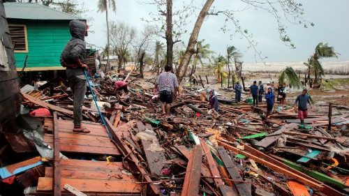 America Centrale: l’uragano Iota perde forza, ma in 3 milioni sono a rischio fame
