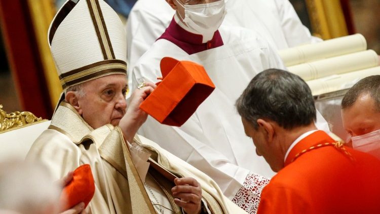 Mario Grech riceve la porpora cardinalizia
