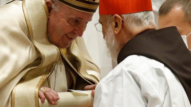Cardeal Cantalamessa com o Papa Francisco