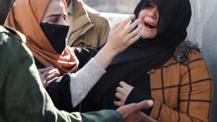 Afghanistan: il dolore dei civili dopo un attentato