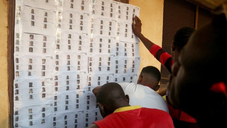 Un seggio elettorale a Bangui, capitale del Centrafrica (Reuters/Antonie Rolland)