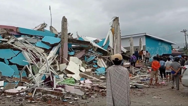 Последствия землетрясения на острове Сулавеси (Индонезия)