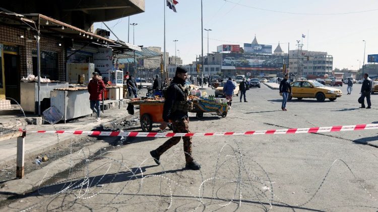 イラク首都バグダッドで起きた自爆テロ翌日、現場付近で　2021年1月22日  