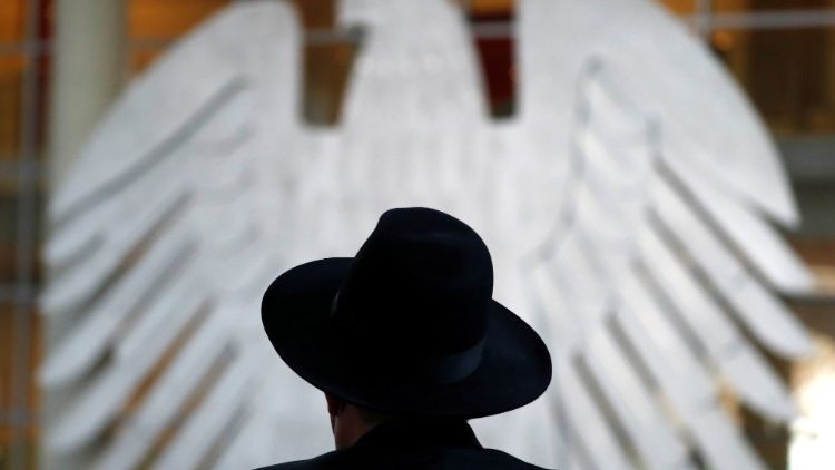 Jüdischer Zuhörer beim Holocaust-Gedenken am 27. Januar im deutschen Bundestag