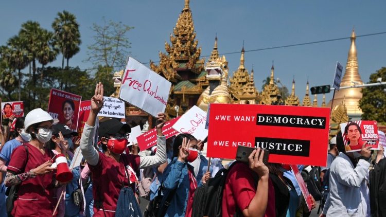 Manifestation le 12 février 2021 à Rangoon.