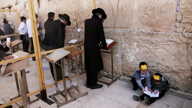 Juden beten an der Klagemauer