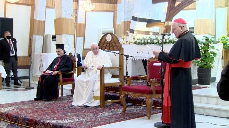 Der chaldäische Patriarch, Kardinal Sako, hieß den Papst in der Kathedrale willkommen