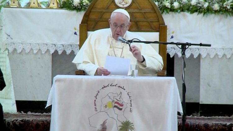 البابا فرنسيس يلتقي في كاتدرائية سيدة النجاة في بغداد الأساقفة والكهنة والرهبان والراهبات والإكليريكيّين ومعلّمي التعليم المسيحيّ