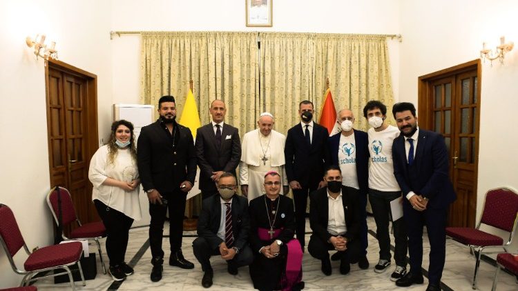 البابا يلتقي عددا من الطلاب المستفيدين في برامج مؤسسة "سكولاس أوكورينتيس" ببغداد