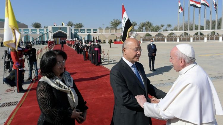 Iraqi President Barham Salih and his wife seeing off Pope Francis at Baghdad airport. 