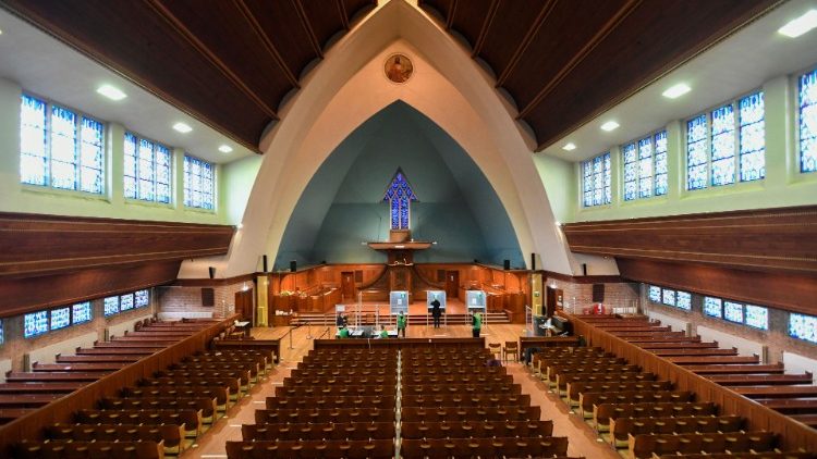Niederlande: In großen Kirchen mit 300 Sitzplätzen dürfen maximal 30 physisch präsente Gläubige an Messen teilnehmen