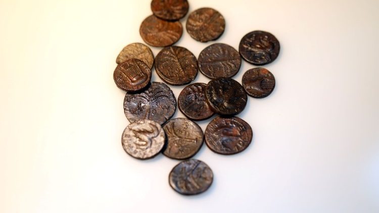 खुदाई से प्राप्त सिक्के