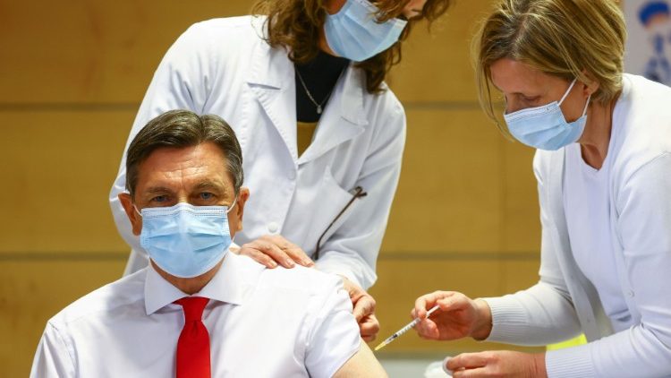 Sloweniens Präsident Borut Pahor bei der Corona-Schutzimpfung