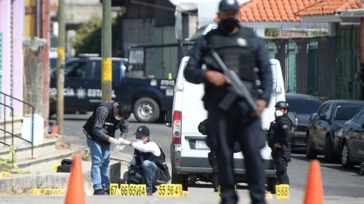 Violencia en México.  Un policía en Coatepec Harinas
