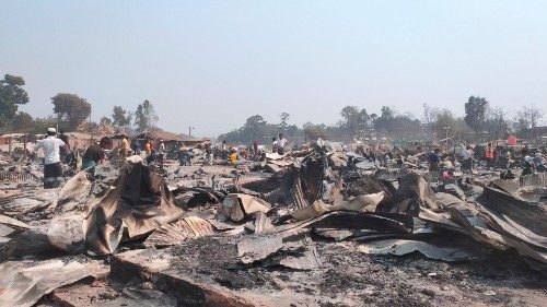 At least 15 dead in massive fire in Bangladesh Rohingya refugee camp 