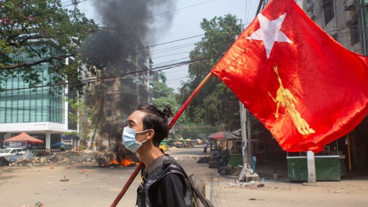 Birma: wciąż rośnie liczba zabitych przez wojsko 