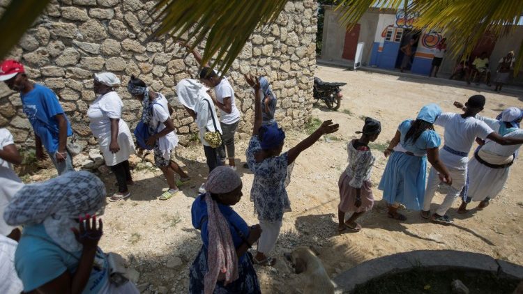Haiti, a Port-au-Prince fedeli pregano per il rilascio dei religiosi rapiti domenica