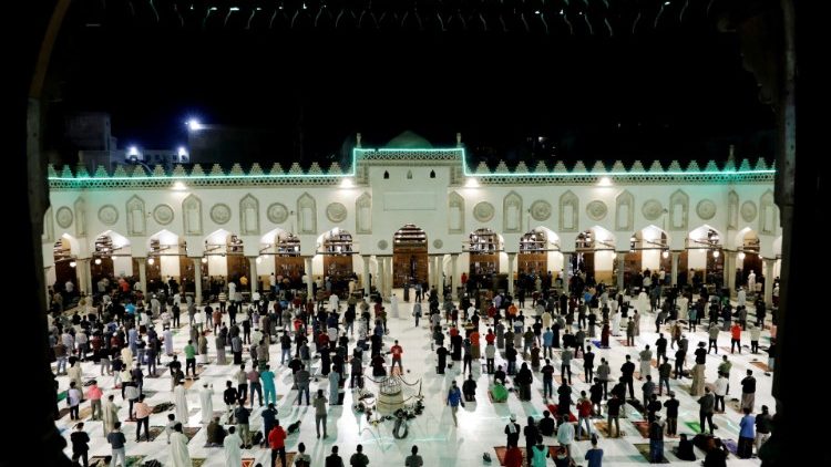 Eine Moschee zur zeit des Ramadan